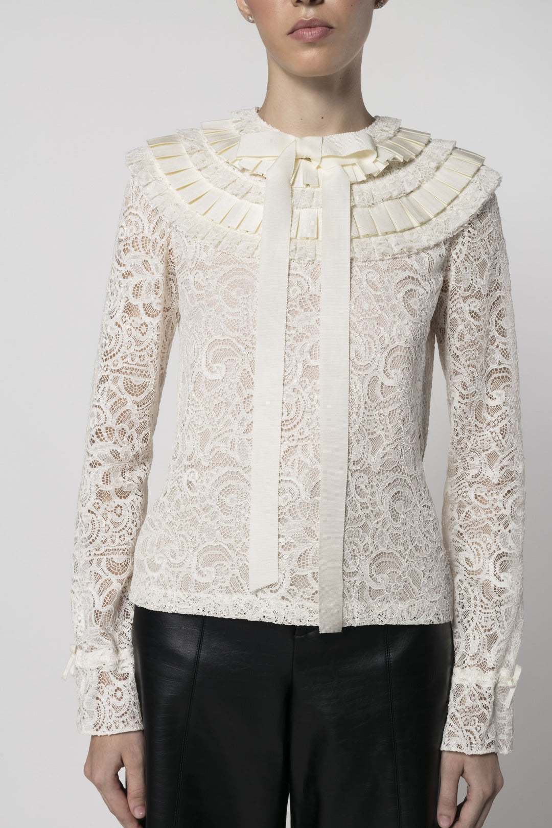 PLEATED GROSGRAIN BIB AND BOW LACE TOP
